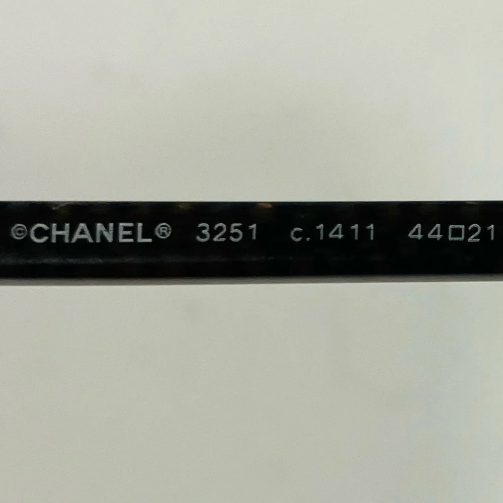 CHANEL Vintage Gray Quilted Eyeglass Frames box and case!!! - Picture 5 of 7